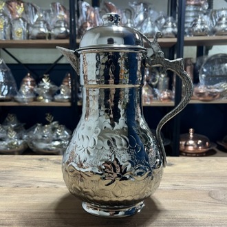 Çiçek Desenli Kapaklı Bakır Sürahi 