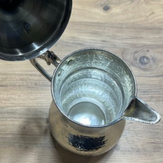 Kapaklı Dövme Bakır  Sürahi 