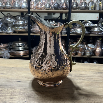 Çiçek Desenli Bakır Sürahi 