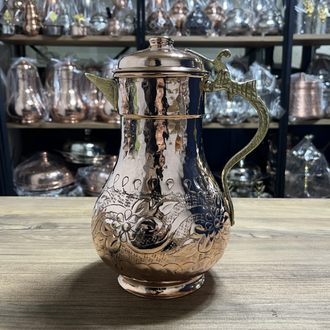 Sarmaşık Desenli Kapaklı Bakır Sürahi 