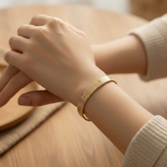Gold Çelik Vidalı Detaylı Bileklik – Minimal Şık Kadın Bileklik