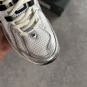 New Balance 1906r “Silver Black”