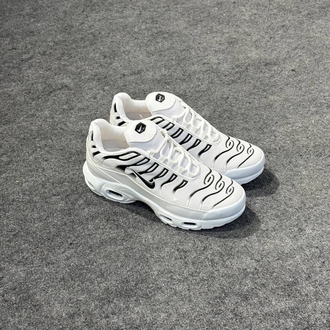 Tn white and black