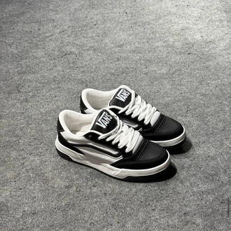 VANS BLACK AND WHITE
