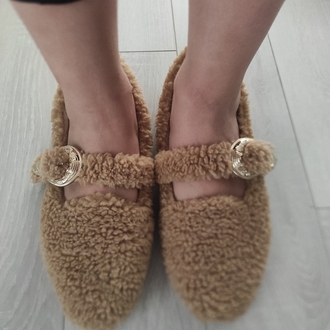 peluş tokalı babet 