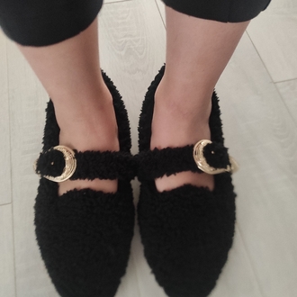 peluş tokalı babet 