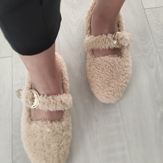 peluş tokalı babet 