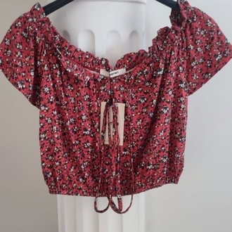 Çiçek Desenli Madonna Yaka Bağlamalı Crop Bluz (Ürün Kodu: 7935)