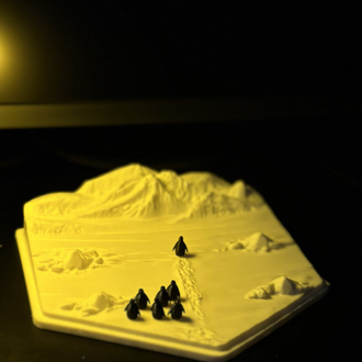 Nihilist Penguen Koloni Model Diorama (15cmx15cm)