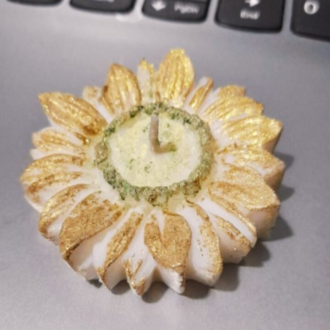Ay Çiçeği Desenli El Yapımı Soya Wax Mum – Doğal, Zararsız ve Estetik Dokunuş