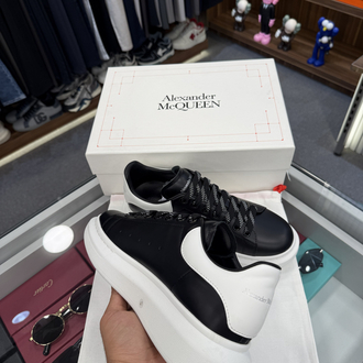 Alexander McQueen Sneaker İn Black Leather With Silver Heel Tab