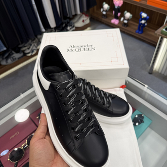 Alexander McQueen Sneaker İn Black Leather With Silver Heel Tab