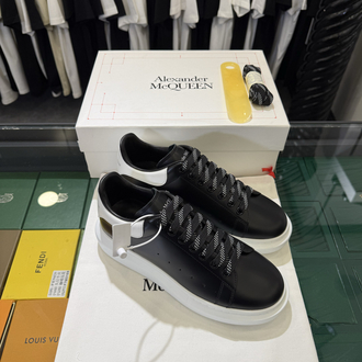 Alexander McQueen Sneaker in Black Leather with White Heel Tab