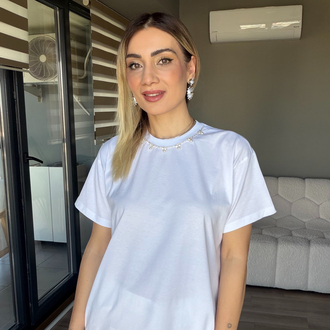 Yakası İncili Taşlı Tişört