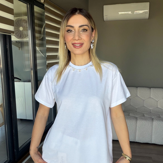 Yakası İncili Taşlı Tişört