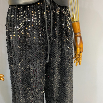 Beli lastik detaylı pullu siyah pantolon