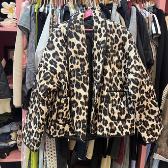 Kapitone leopar desenli mont