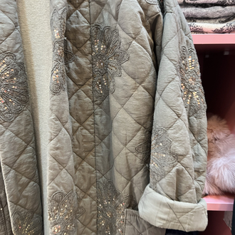 Park Moda çiçek pul aplikeli kapitone ceket