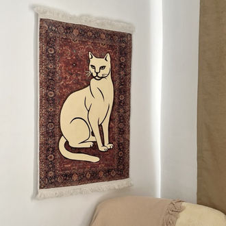 El Boyaması Kedi Figürlü Halı Tablo – Dekoratif Duvar Halısı