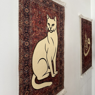 El Boyaması Kedi Figürlü Halı Tablo – Dekoratif Duvar Halısı