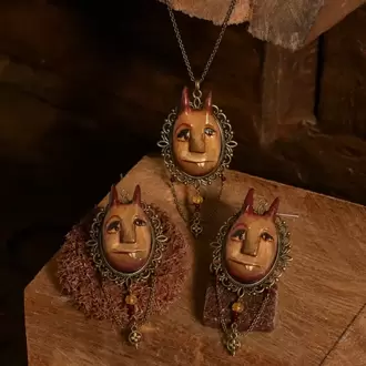 Tamrooz Div Necklace