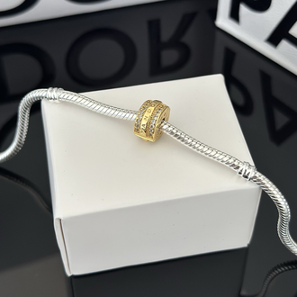 Işıltılı Pave Çizgiler ve Logolu Gold Klips 