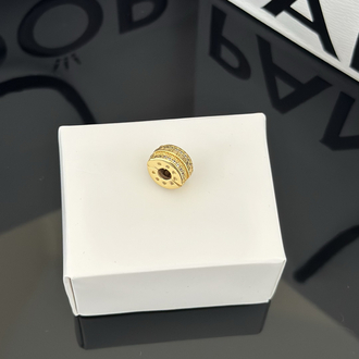 Işıltılı Pave Çizgiler ve Logolu Gold Klips 