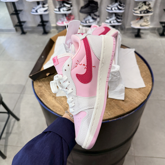 NİKE JORDAN 1 LOW