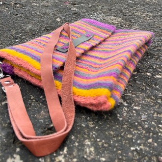 Diğer renkleri görmek için tıklayın. Ezra elde Yün Dokuma Çanta (Hand-woven Wool Handbag)
