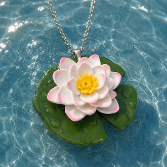 "Lotus on the Lake"(kolye)