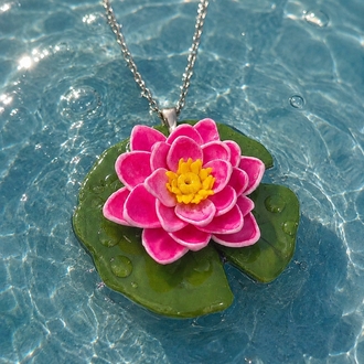 "Lotus on the Lake"(kolye)