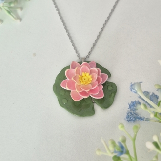 "Lotus on the Lake"(kolye)