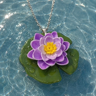 "Lotus on the Lake"(kolye)