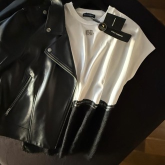DG SİYAH BEYAZ GÜPÜR DETAYLI TSHIRT 
