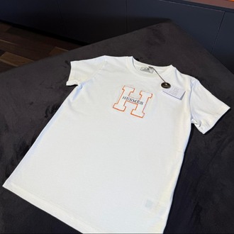 HERMES punch işlemeli beyaz kavuniçi detaylı tshirt