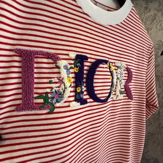 DİOR kırmızı beyaz punch işleme detaylı tshirt