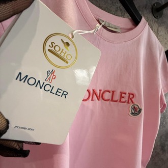 MONCLER işlemeli pembe tshirt