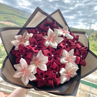 Kırmızı Beyaz Kurdele Buketi