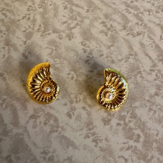 Çelik Sarmal deniz kabuğu gold küpe