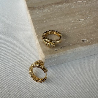 Xuping Gold Yılan Desen Halka Küpe