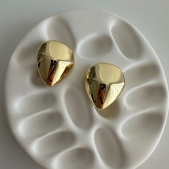 14k Gold Üçgen Bombeli Küpe