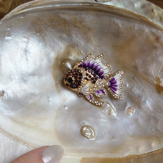Mor Beta Brooch