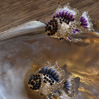 Mor Beta Brooch