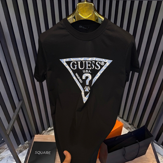 •GUESS T-SHIRT