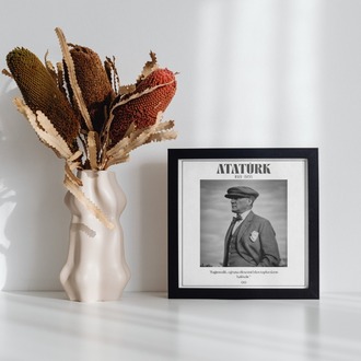 Atatürk Kasketli Nostaljik Portre | "Bağımsızlık Hakkıdır" Sözlü Siyah Beyaz Tablo