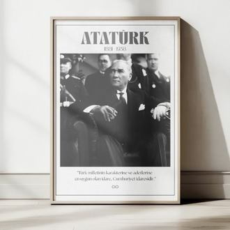 Atatürk Koltukta Oturan Siyah Beyaz Tablo | "Cumhuriyet İdaresi" Sözlü Lider Posteri