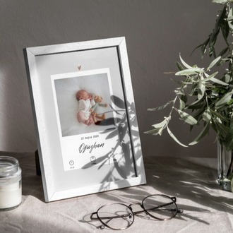 Polaroid Konseptli Bebek Doğum Posteri | Minimalist Yeni Doğan Hatıra Tablosu