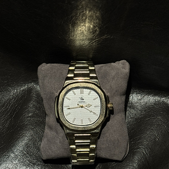 Polo Nautilus Esintisi: Gold Kasa & Çizgili Beyaz Kadran