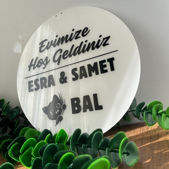 Beyaz Siyah Kedi İsimli Kapı Süsü