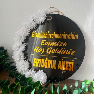 Beyaz Çiçekli Gold Yazı Kapı Süsü Siyah